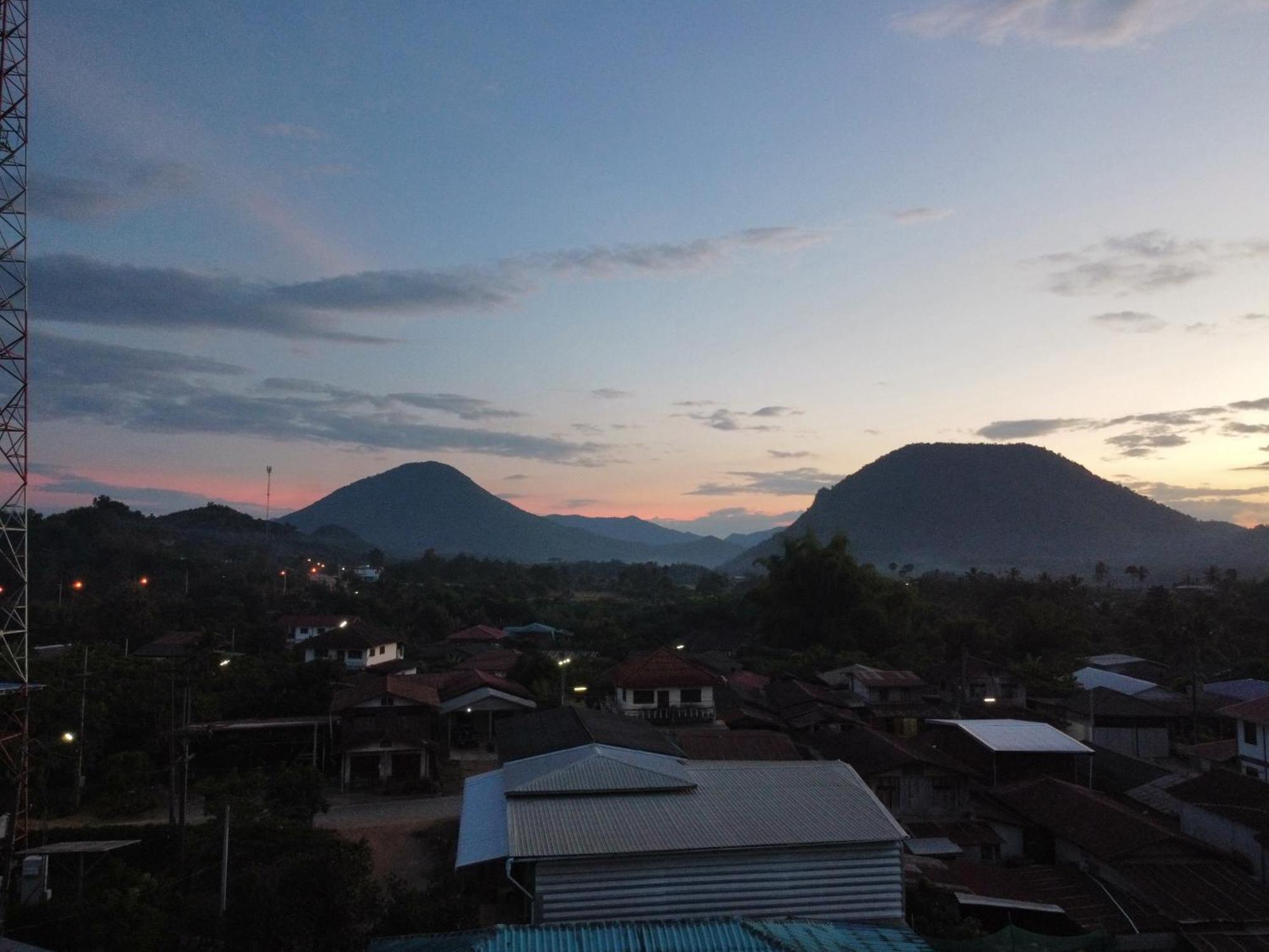 Positive Energy Homestay And Guide In Chiangkhan Chiang Khan Exterior foto